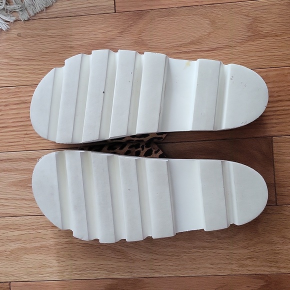 Suede Leopard Print Slides Size 9 - Picture 3 of 3